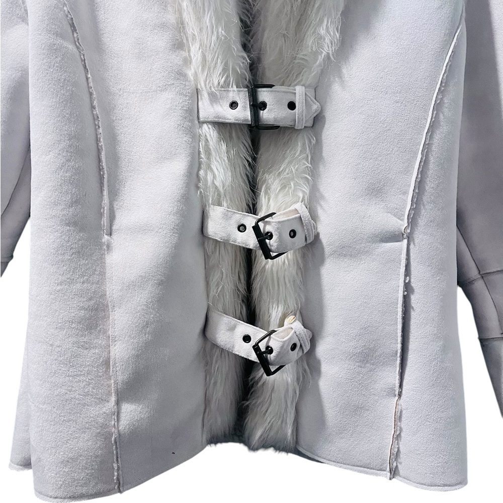 Rosy Love's 70's Style Embroidered Faux Fur Jacket Size Medium Buckle White Boho - Picture 4 of 9